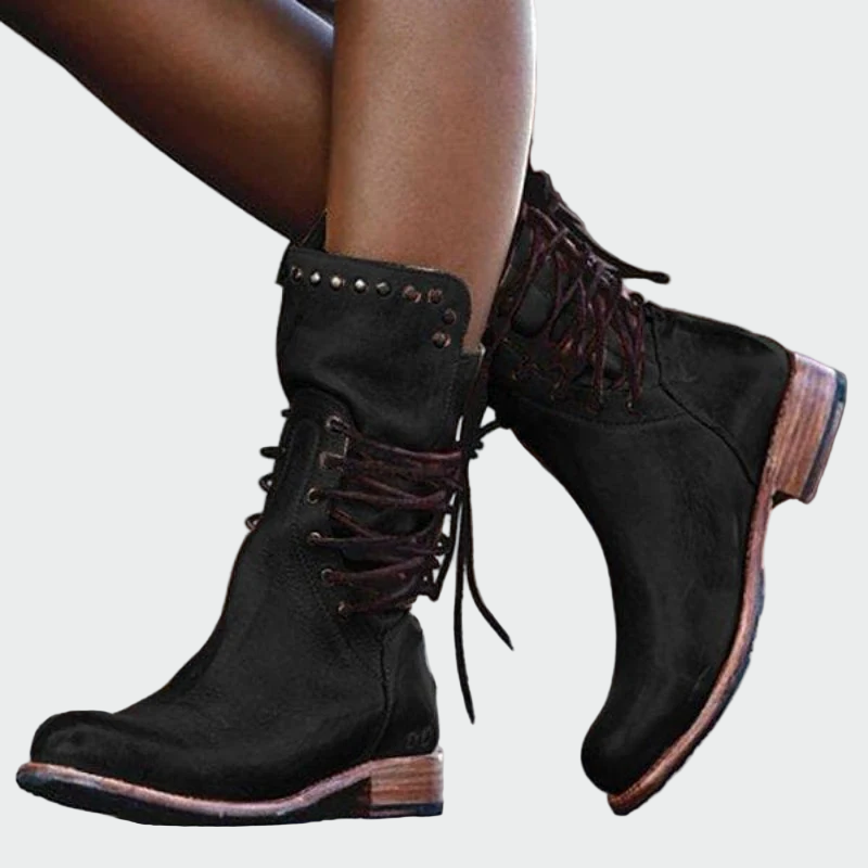 Botins de pele com atacadores