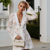 Mini Robe em Renda com Decote em V
